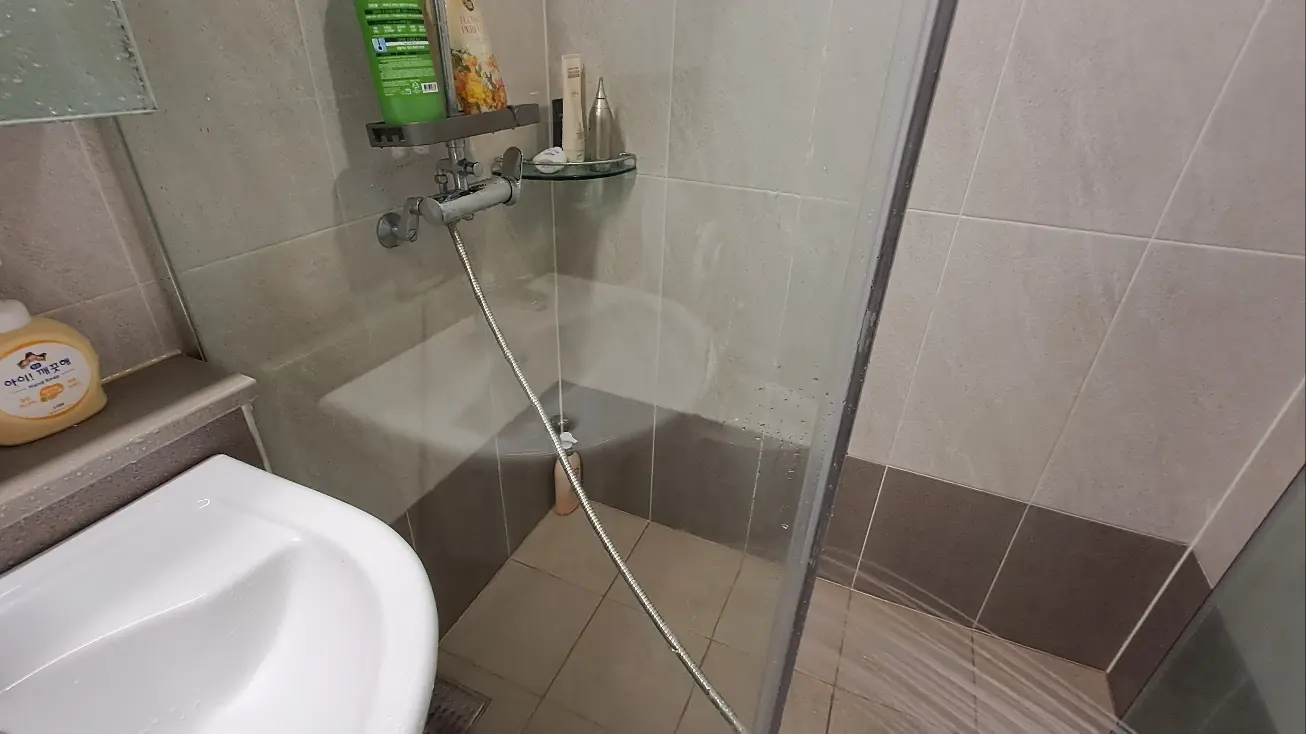 아스토니쉬-샤워부스-물때-청소-1