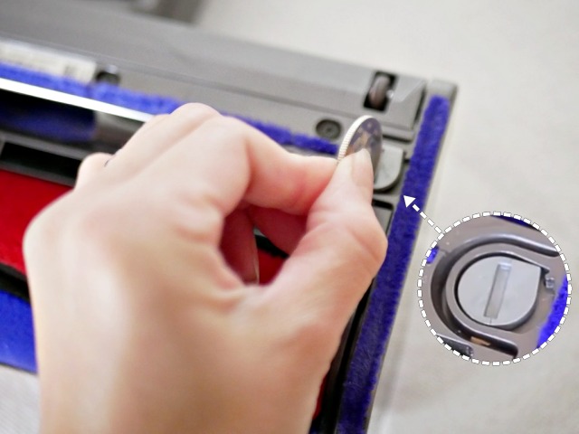 다이슨 청소기 먼지통 비우기 헤드 청소