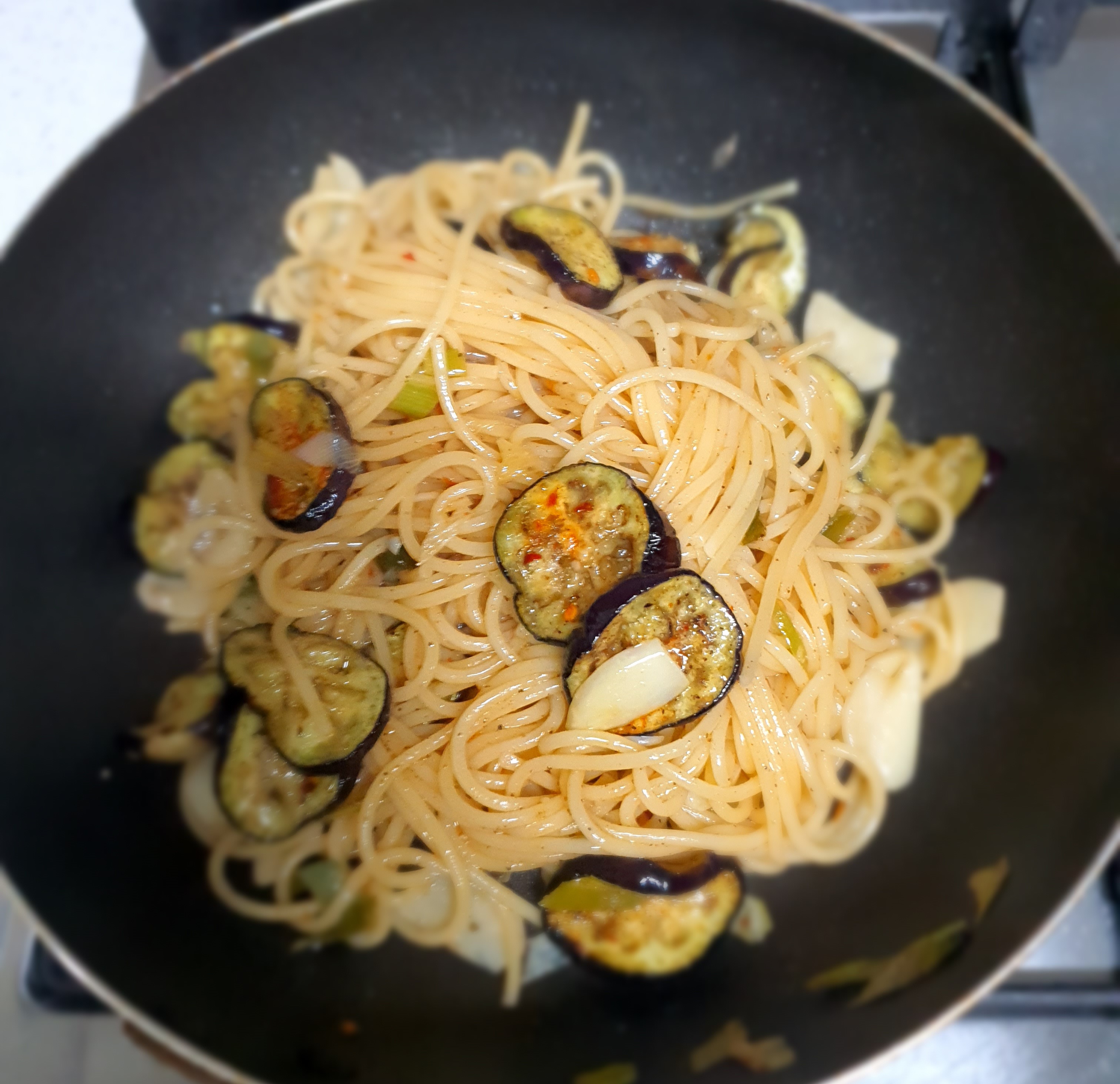 가지는-살짝-볶습니다.