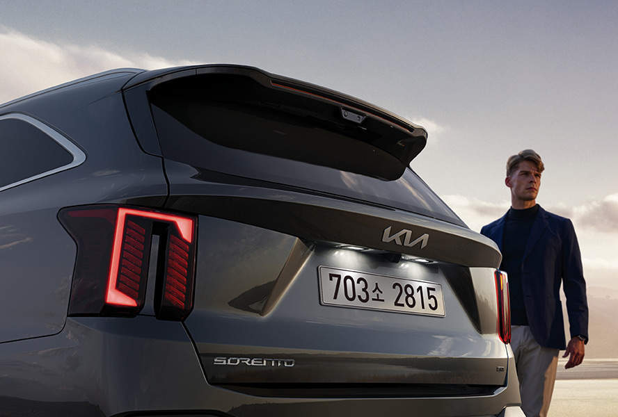 쏘렌토 페이스리프트 하이브리드 뒷모습