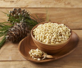 한국의 떡 종류 약밥-잣