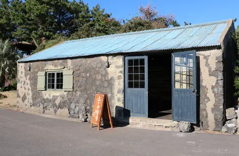 오조포구 주변 낡은 상점