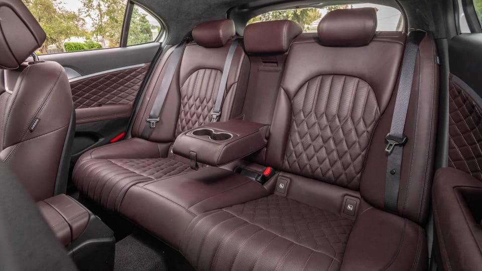 제네시스 G70 슈팅 브레이크 뒷자석, 2열