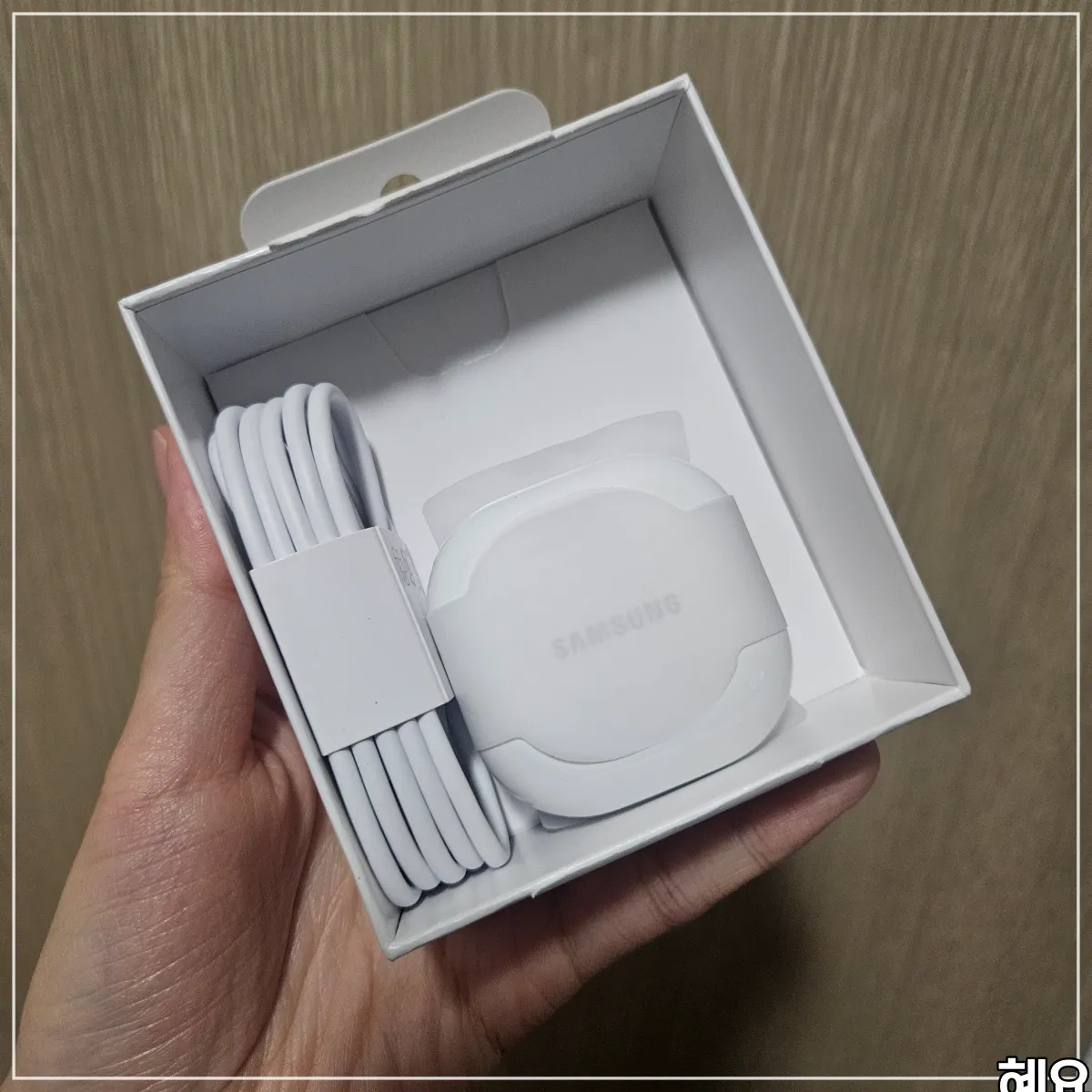 갤럭시버즈fe와-충전선