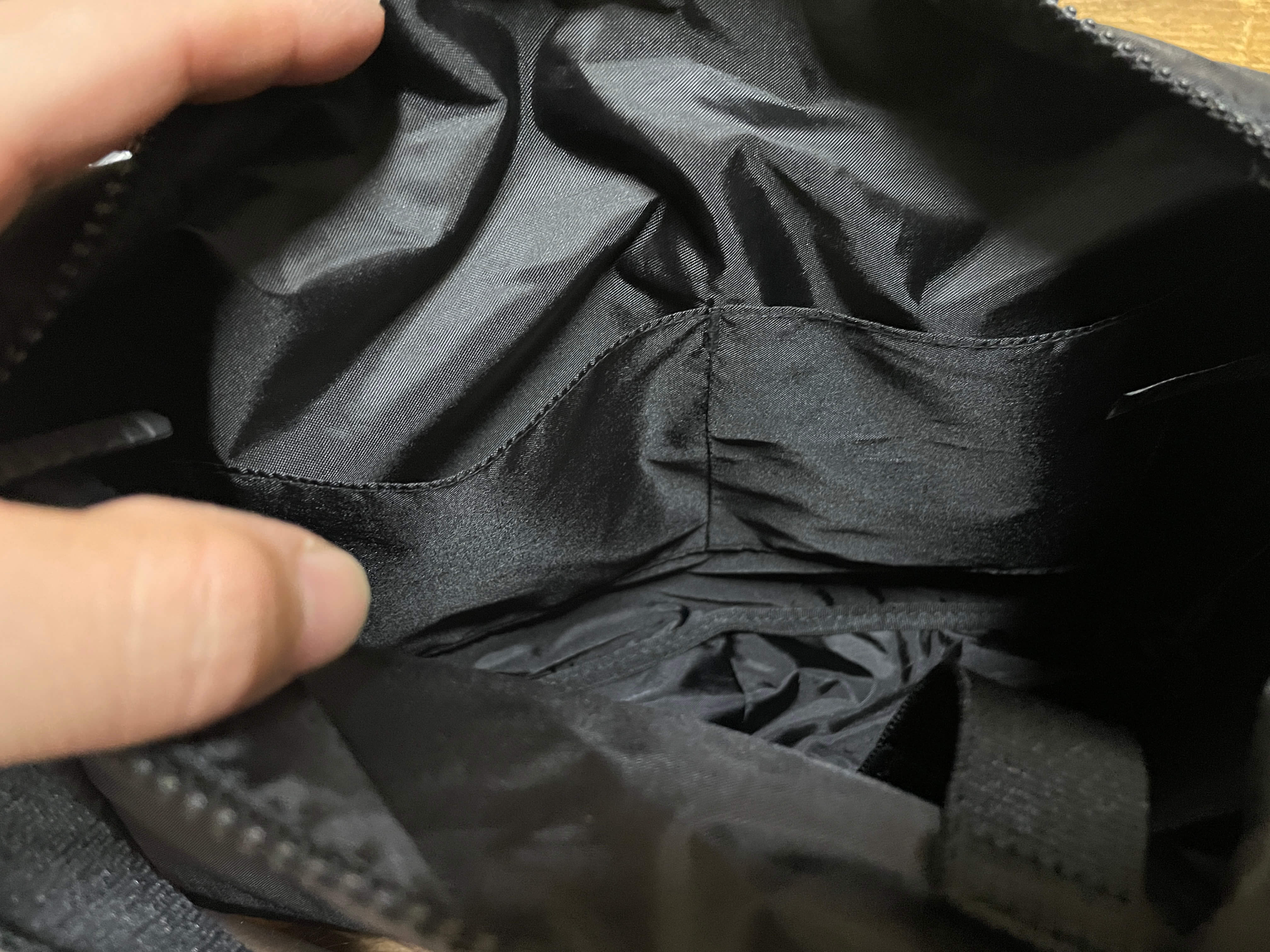 유니클로 멀티포켓 숄더백