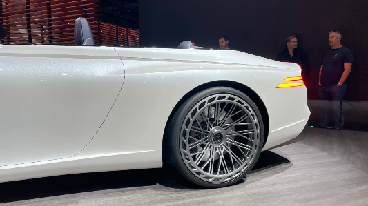 제네시스 X 컨버터블 내부디자인