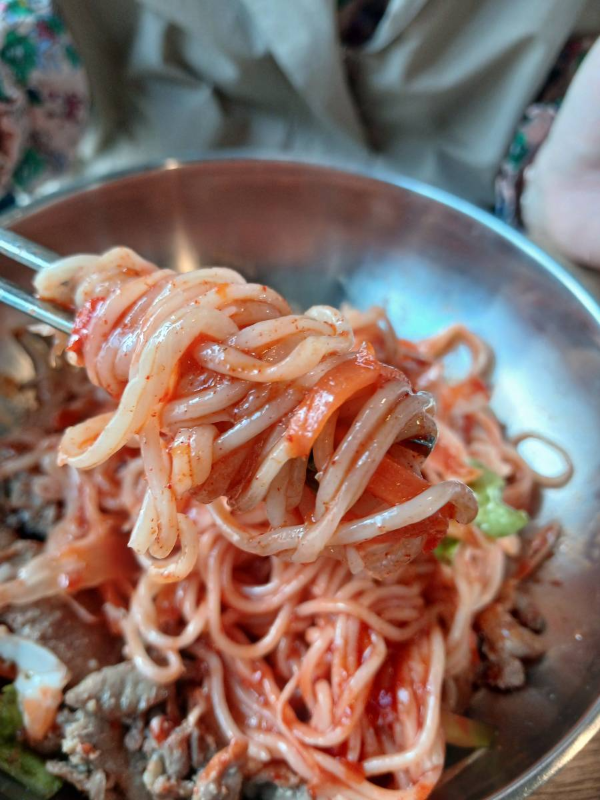 효자동국수 비빔 한젓가락