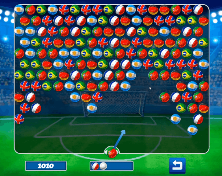 같은-모양의-축구공을-향해-조준하는-화면