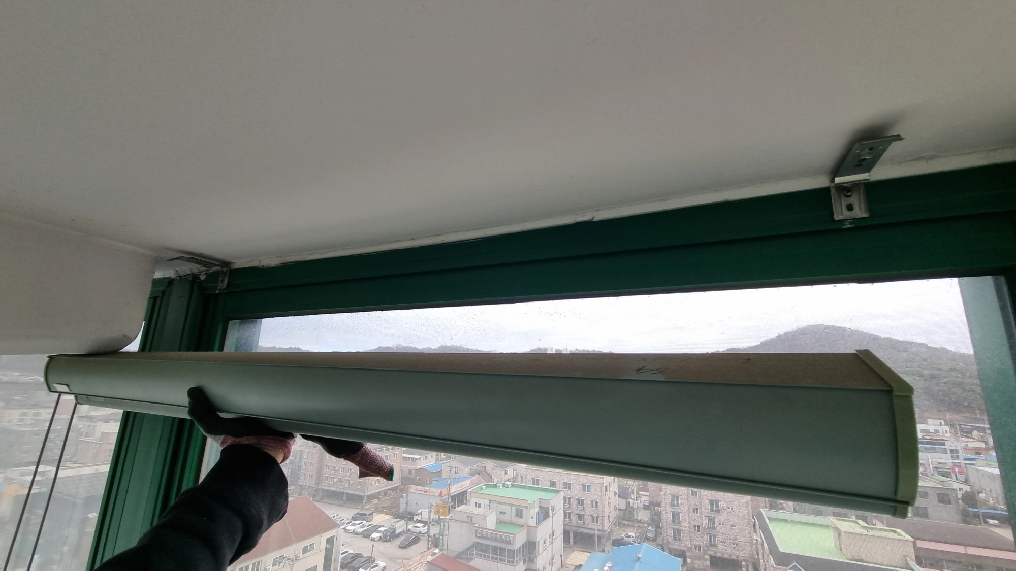 블라인드 뗀 모습