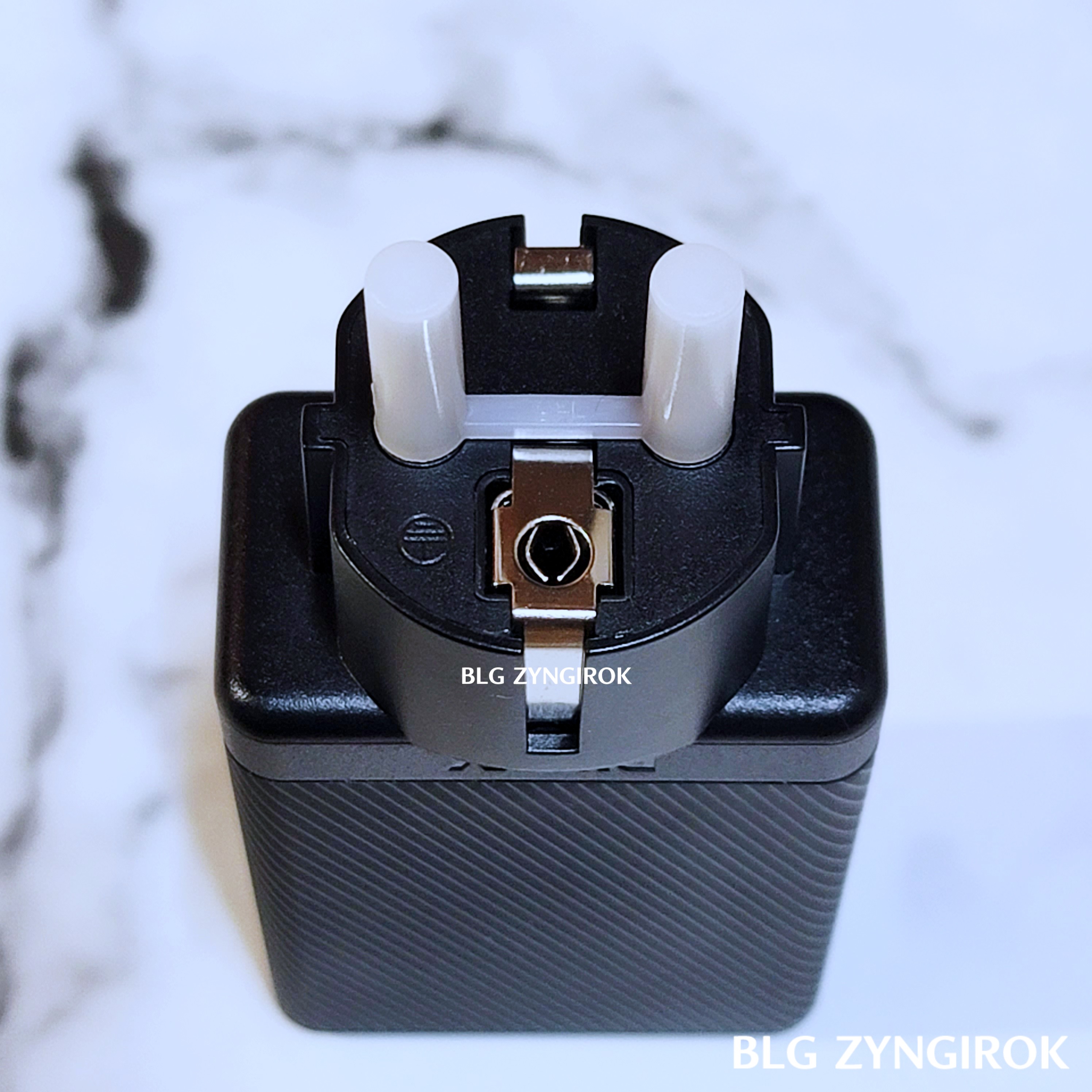 ARTMU 3포트 고속충전기 콘센트 모습이다.