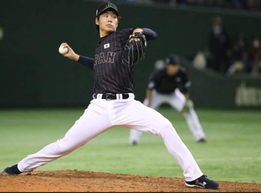 프리미어12 일본 국가대표 유니폼을 입은 타케다 쇼타