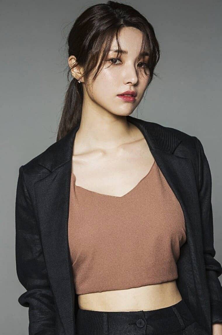 배우-하영
