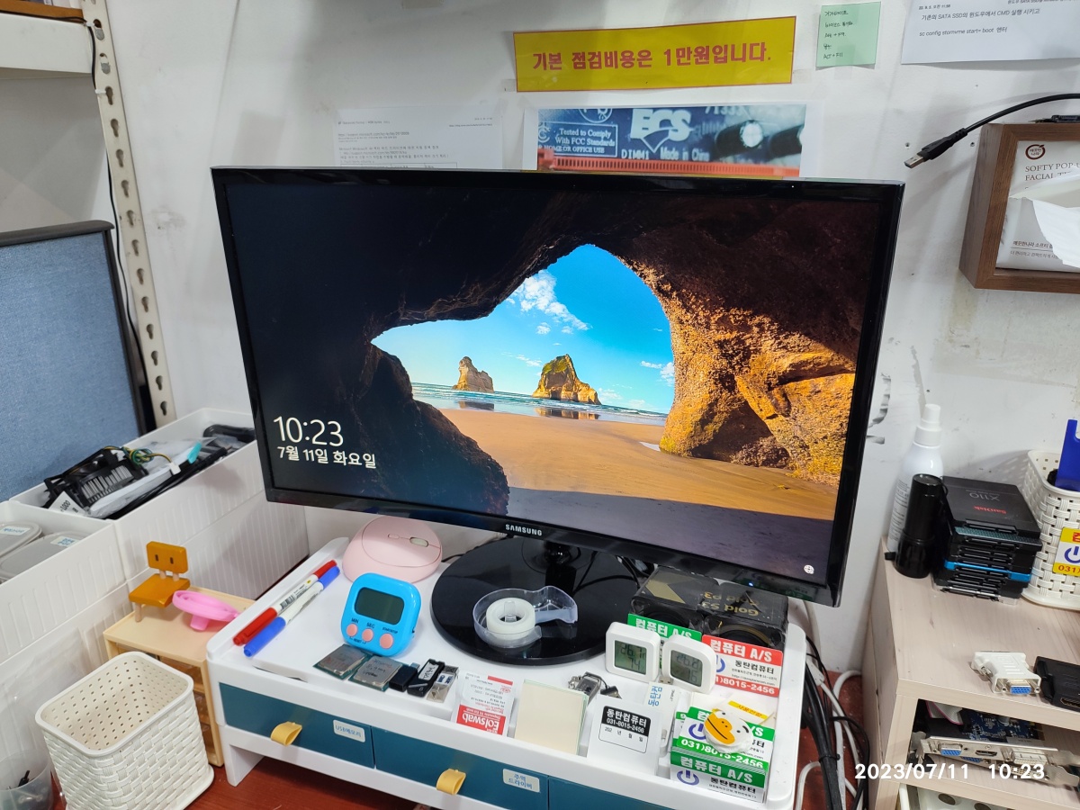 제 테스트용 파워서플라이를 연결하니, 정상적으로 부팅됩니다.