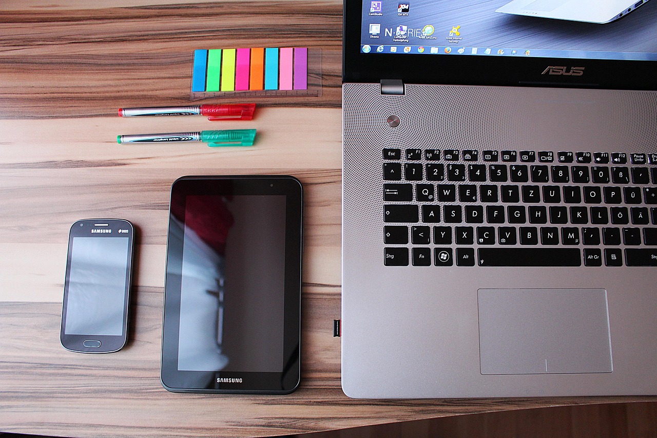 스마트폰과 아이패드 노트북
