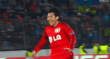 골인 후 기뻐 달리는 손흥민