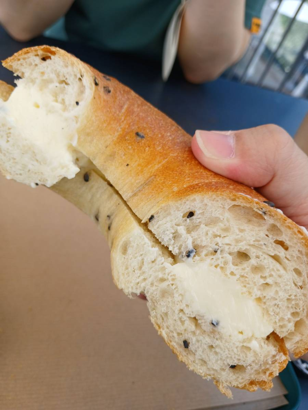 초소책방 베이글 반쪽