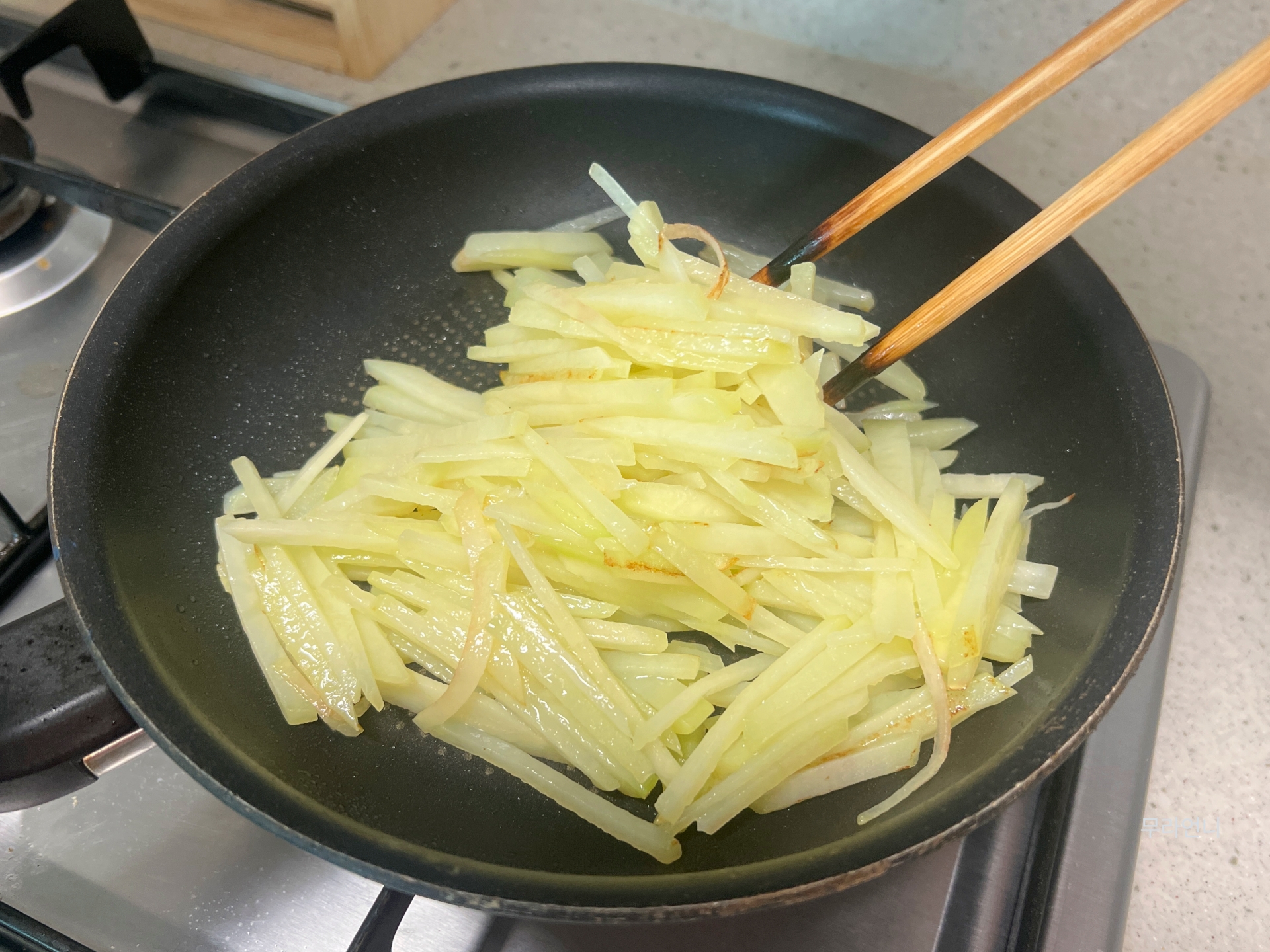 중간중간에 한 번 씩만 뒤섞어주세요