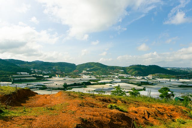 하늘과 구름과 마을 맑은 날씨