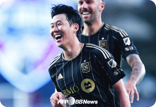 FC댈러스전에서 프리킥으로 MLS 데뷔골을 터뜨린 뒤 기뻐하고 있다. [사진=AFPBBNews=뉴스1]