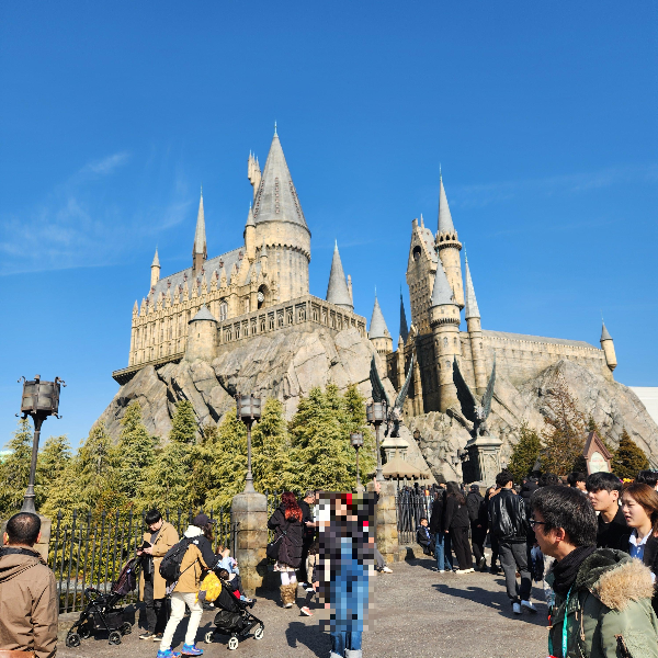 호그와트 성이 보이는 곳에서 한 컷. 꽤나 크다.