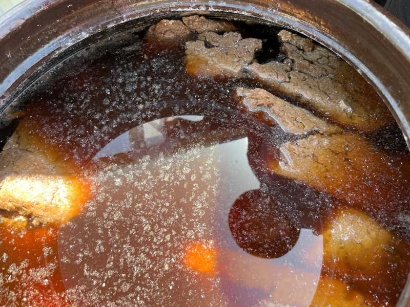 겨울에-간장에-담아둔-메주-이미지