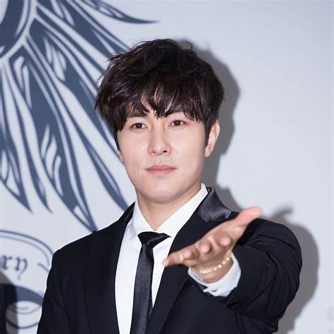 김동완 (한동주 역)