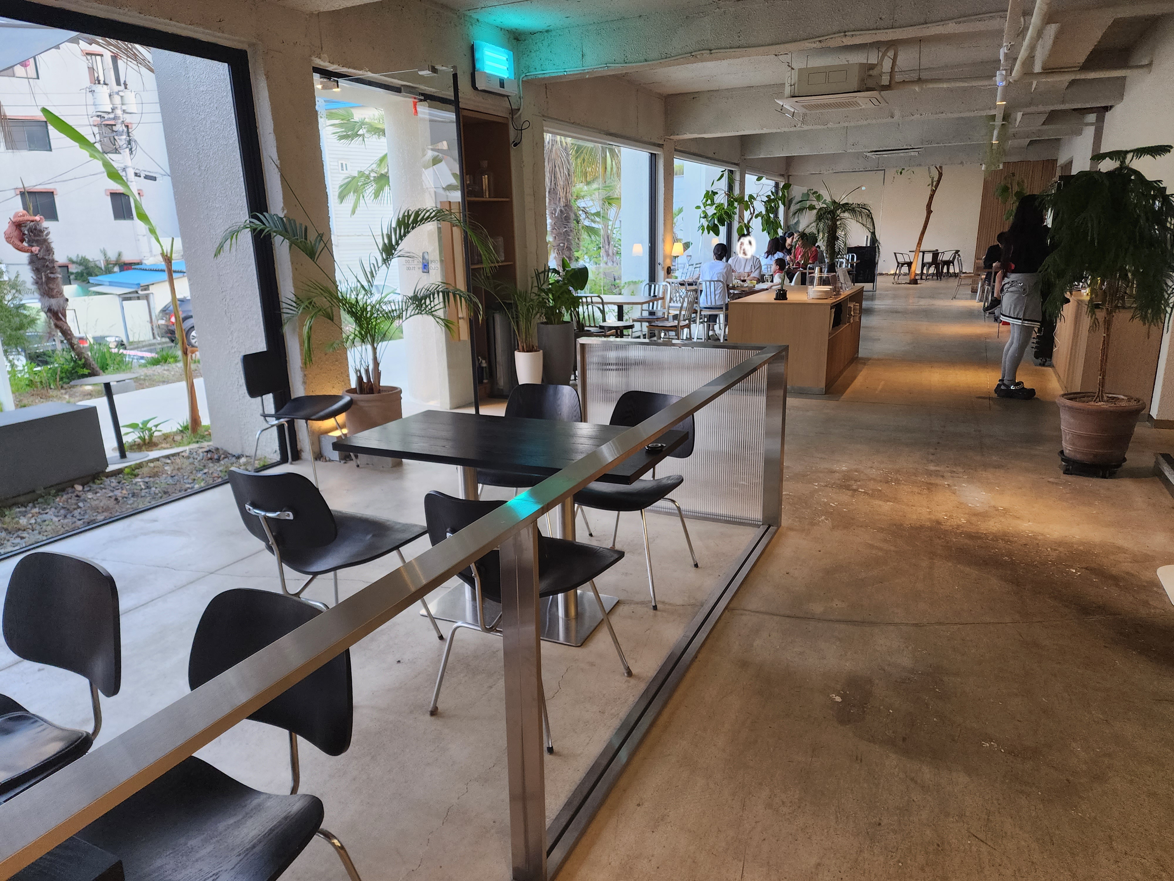 포레스트 카페 1층