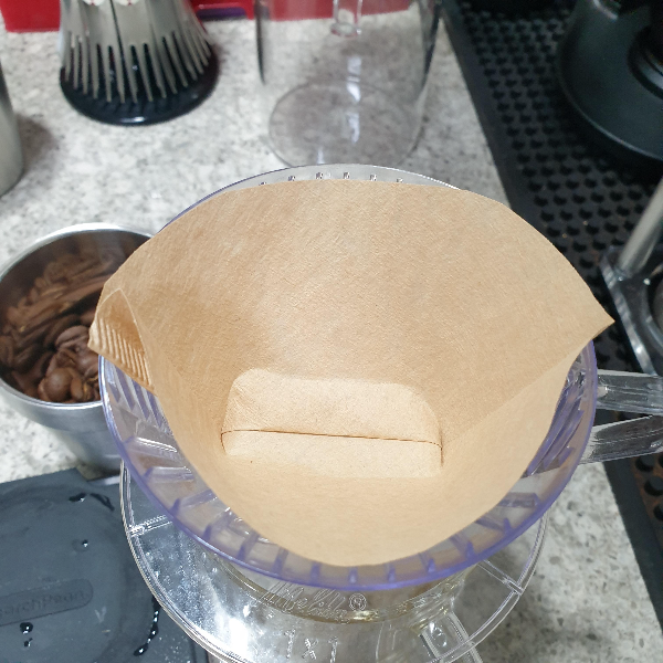 메리타 드리퍼로 온도계 및 저울 없이 아이스 커피 추출하기 with 다이소 드립포트_드리퍼에 장착