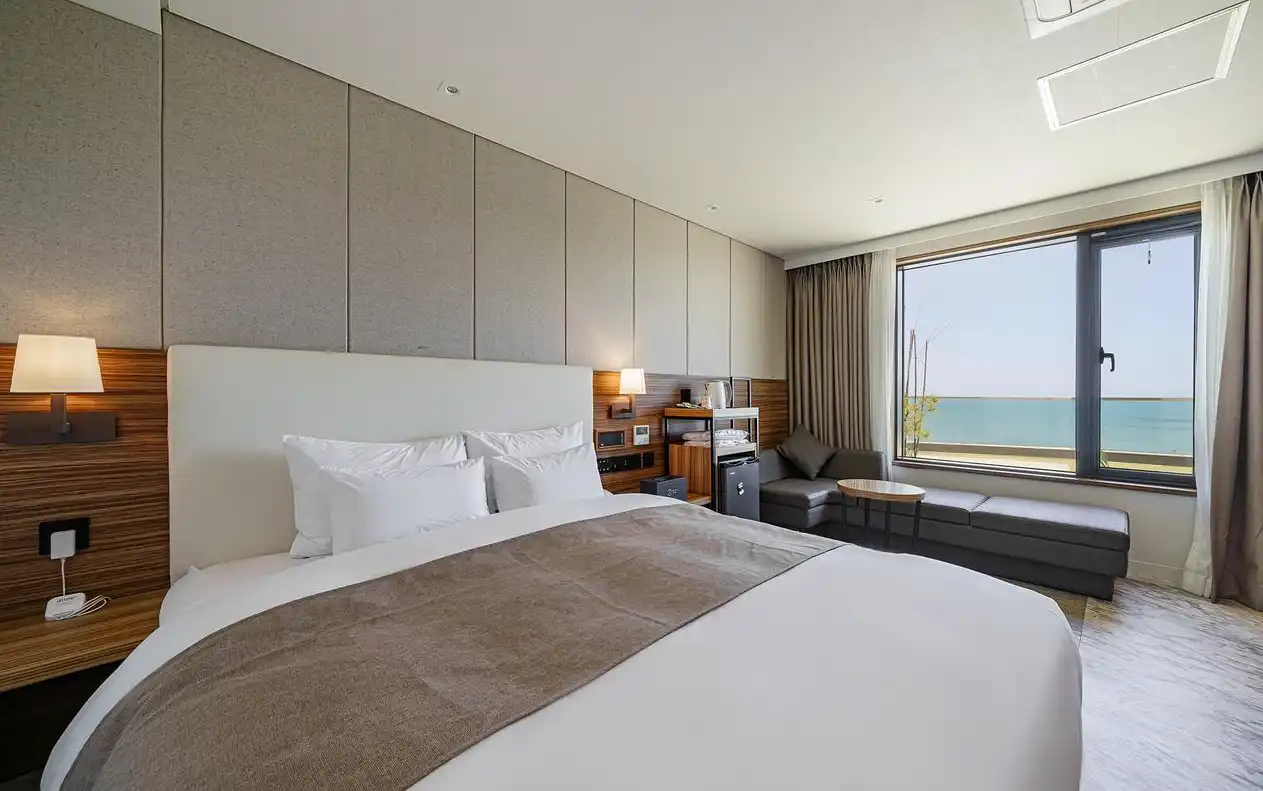 부산-송정-브룩스-호텔-객실내부-침실