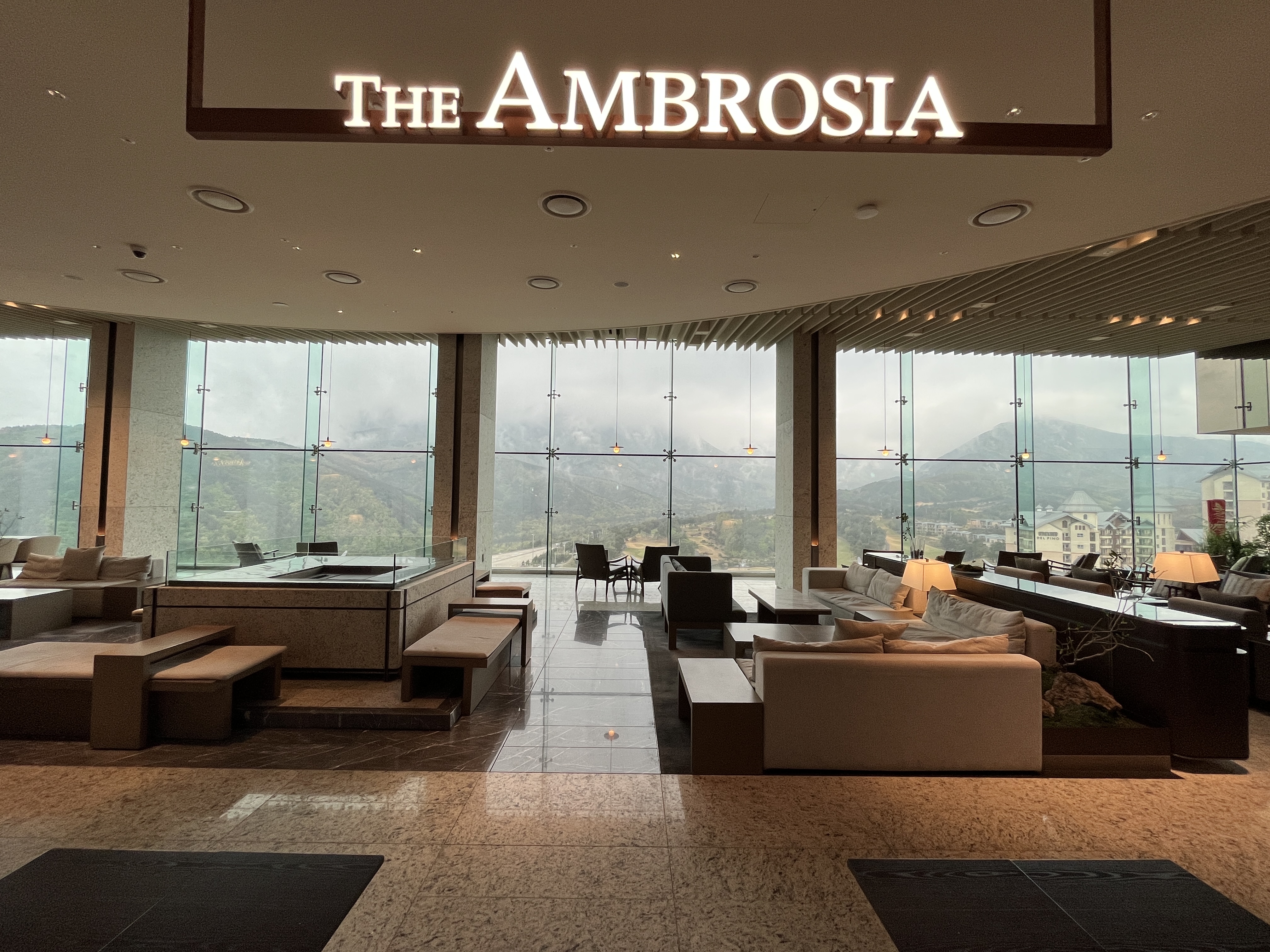 소노펠리체-델피노-인피니티풀-수영장-