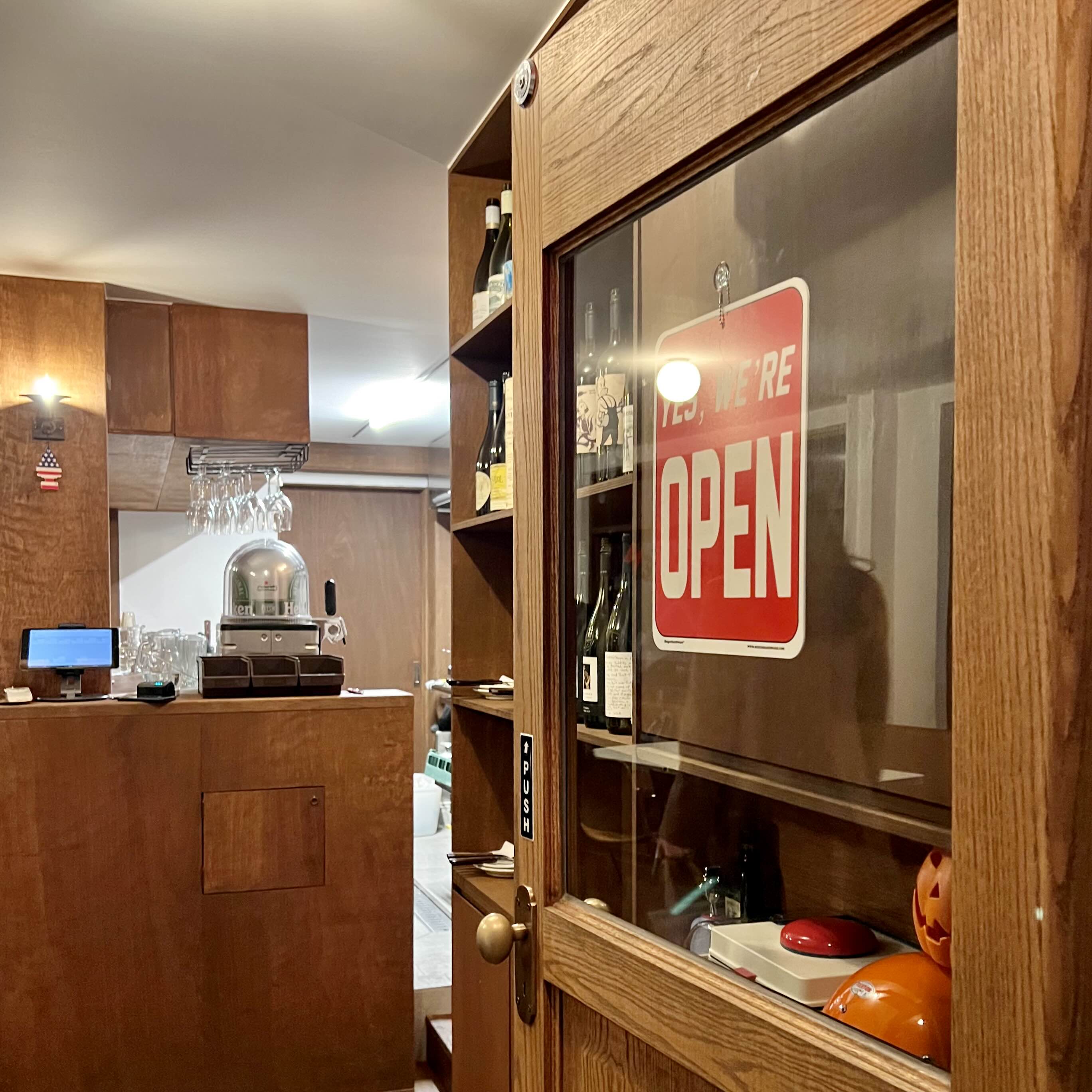 hick 식당 내부 인테리어