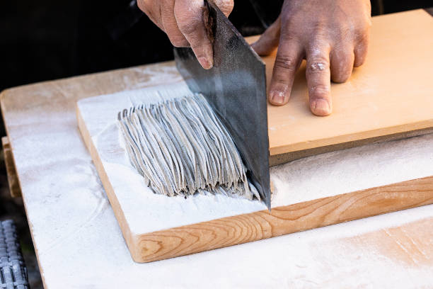 강원도 산골 마을에서 즐기는 외국인 대상 무료 메밀국수 만들기 체험