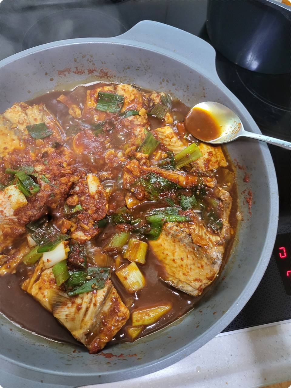 잘 조려 지고 있습니다.