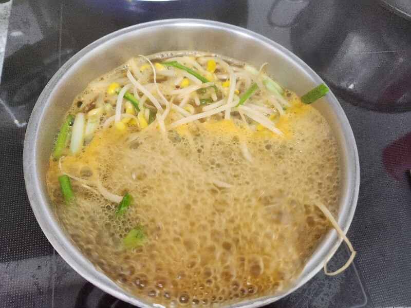 굴라면 한그릇