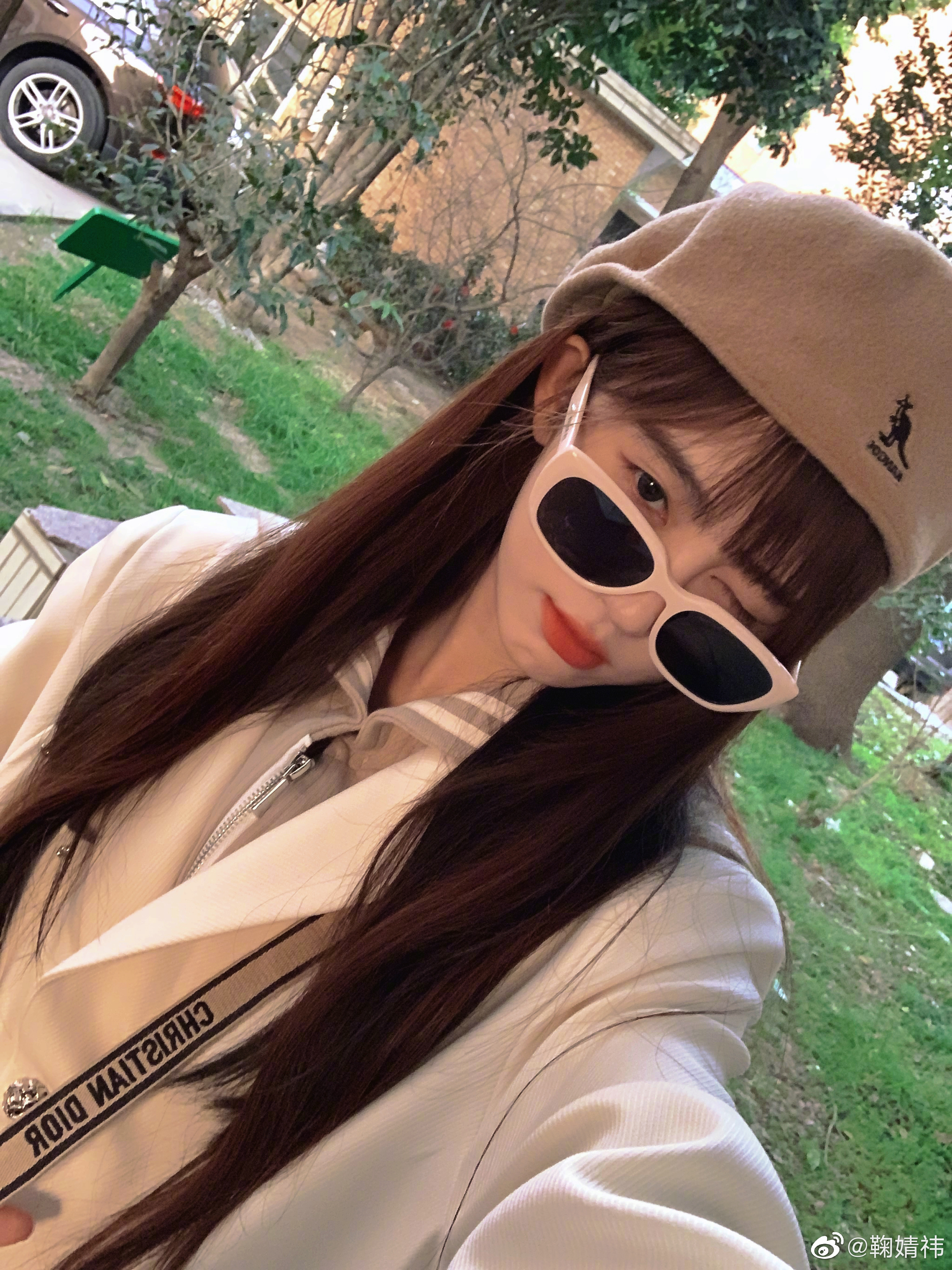 선글라스를 쓰고서 윙크