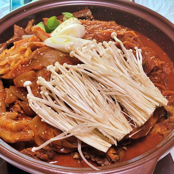 생생정보마당 동굴 숙성 묵은지 닭볶음탕 김제 맛집 위치 가격