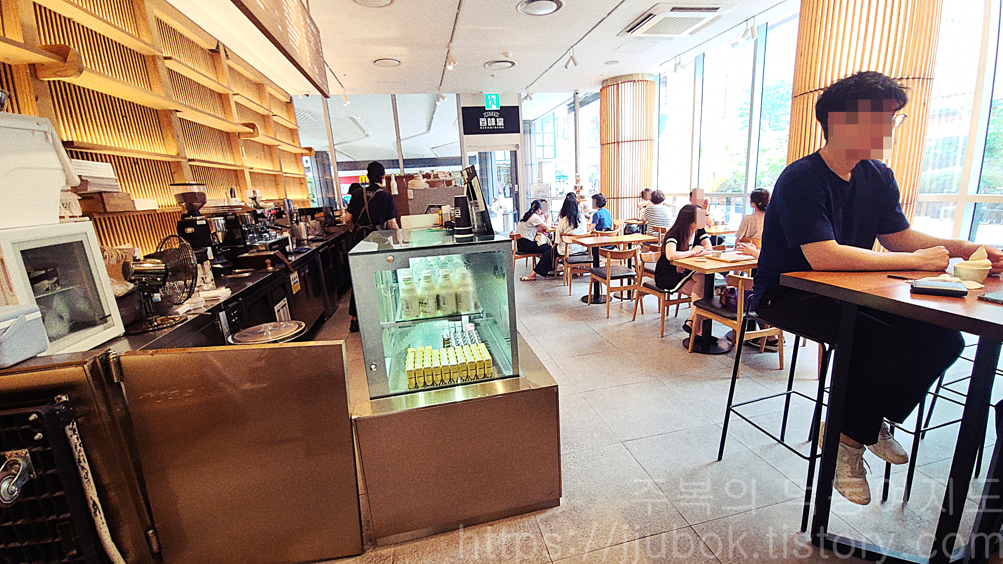 1964-백미당-마리오-아울렛-구로점-내부