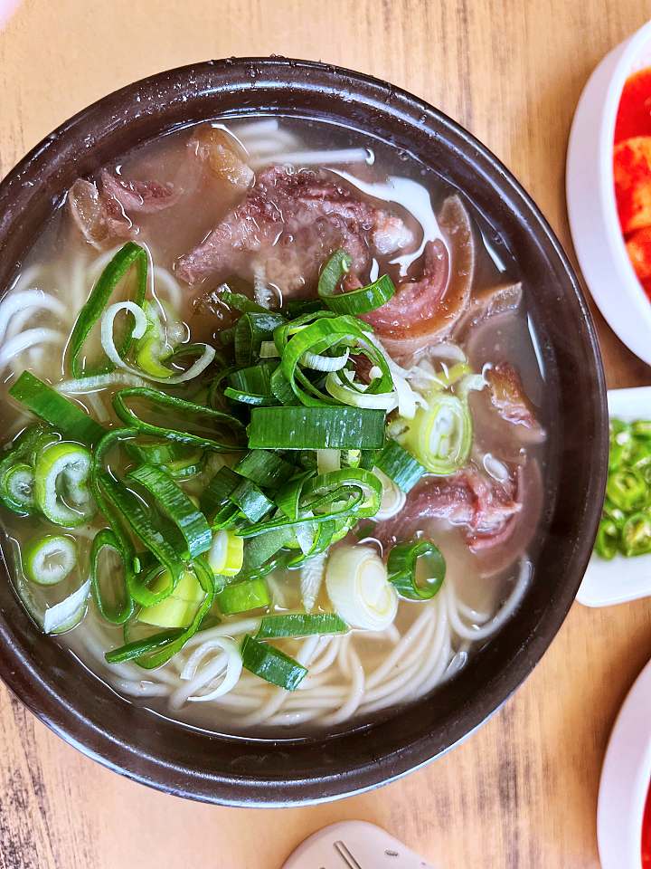 토요일은 밥이좋아 예산 백종원 예산시장 부근 소머리 국수 맛집 소머리국밥 장터 국밥 수육 예산10미 현지인 추천 토밥 좋아 방송정보