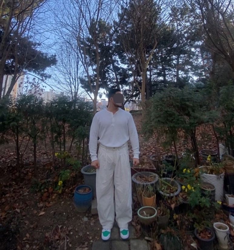 데일리룩('25. 12. 1.)유니클로 와플 헨리넥 티셔츠 화이트, 무신사스탠다드 데님 와이드 벌룬 팬츠 크림, 나이키 덩크 하이 레트로 DV0829-300(스타디움 그린/화이트)