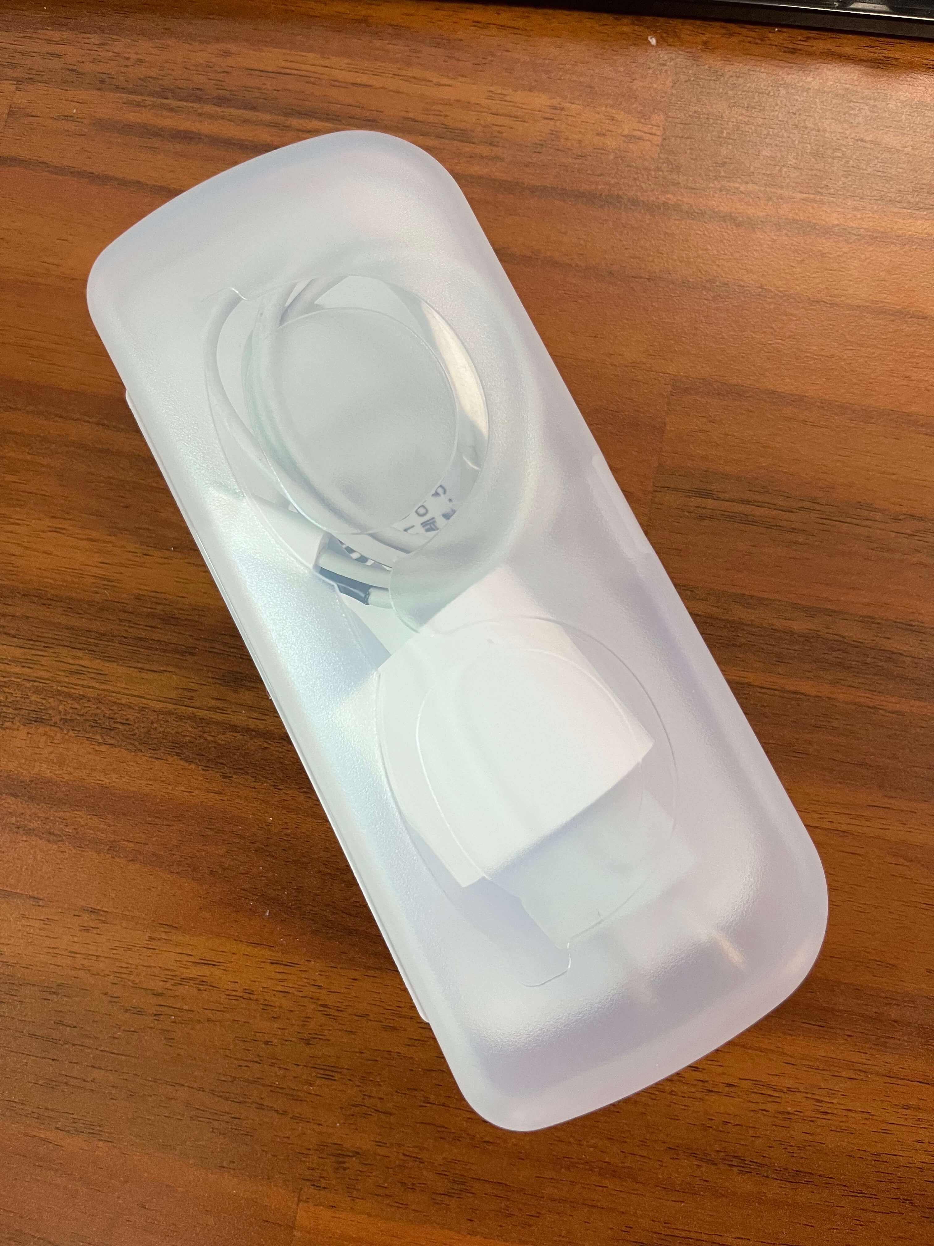 충전선이 담긴 안경통