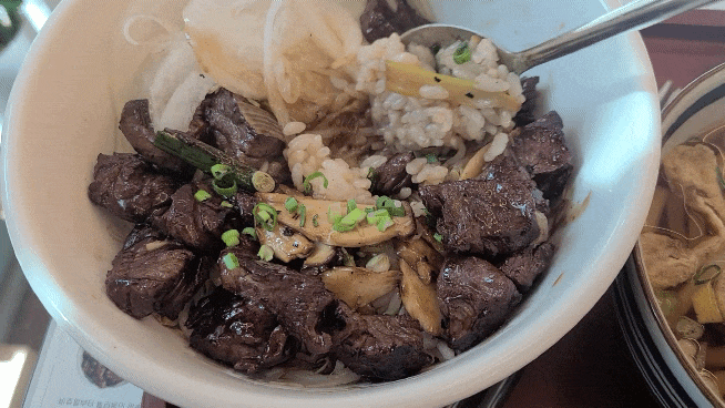 핵밥-스테이크-덮밥-비비기