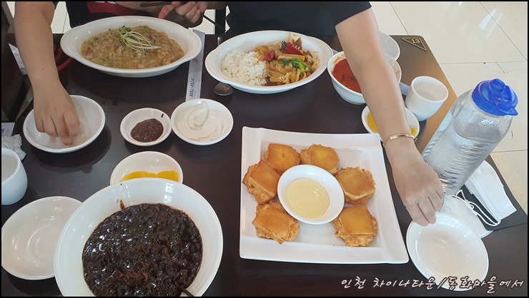 주문한-음식들-메인디시-멘보샤