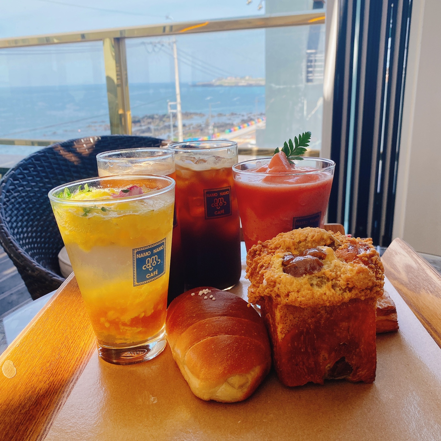 제주 도두 무지개 해안도로 도두봉 해수파크 포토존 비행기 제주공항근처 카페 나모나모베이커리