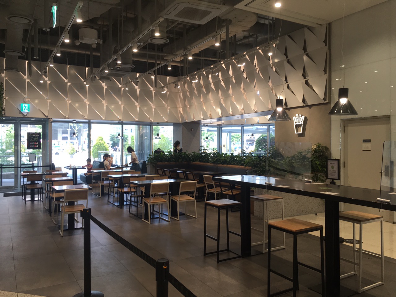 쉐이크쉑-매장-내부