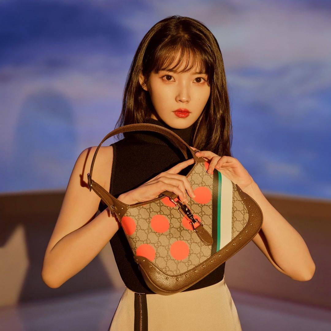 아이유 구찌 19호룩 패션