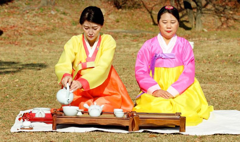 한국 전통복 예시 사진