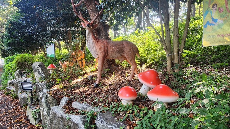 신선대 입구 사슴가족 조형물
