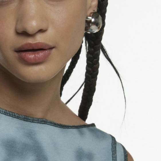 2024년 여름 스타일링 팁: 지금 당장 따라해 볼 수 있는 스타일링 세 가지_타이다이_악세서리 매칭