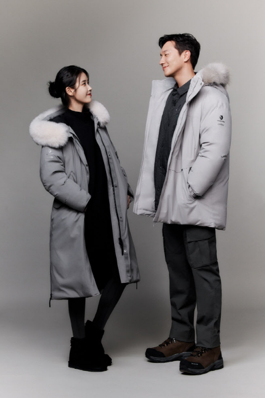 아이유 패딩-블랙야크