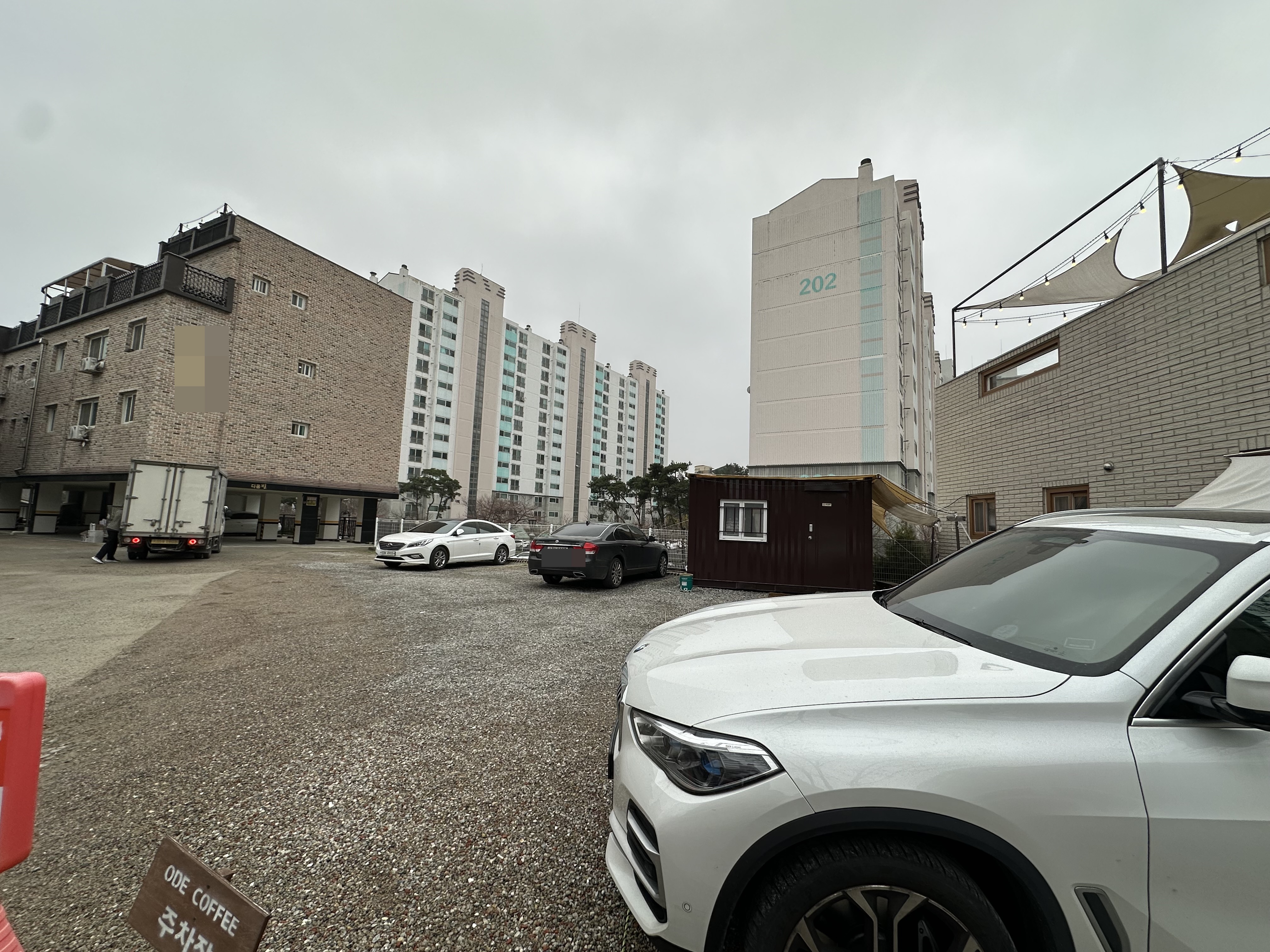 오드커피-주차장
